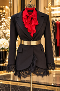 Schwarzer Blazer mit Spitze