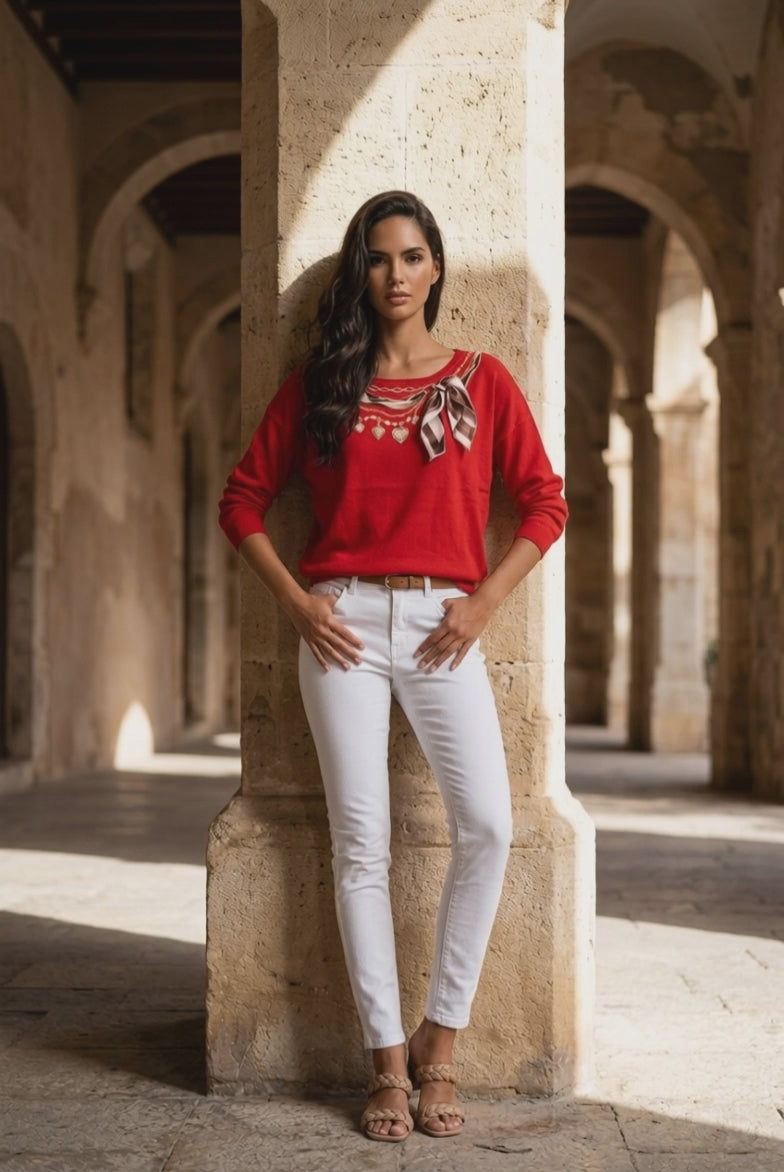 Roter Strickpullover mit elegantem Schal-Detail